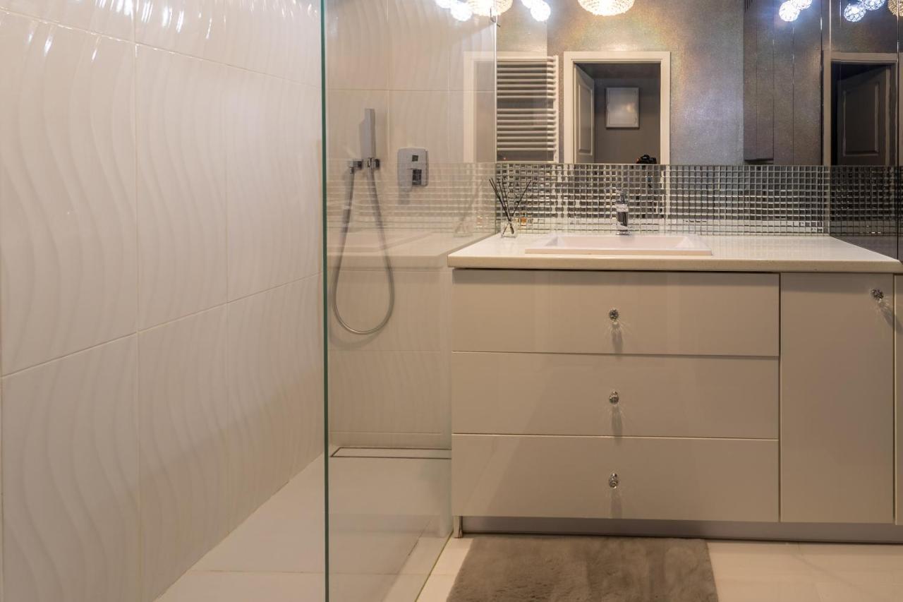 Kierbedzia 6 - Bezplatny Podziemny Parking - Free Parking - Piekny Ogrodek Z Tarasem - 2Km Lazienki Krolewskie - Wifi - Smart Tv 50 Cali - Good Apartments Varsavia Esterno foto