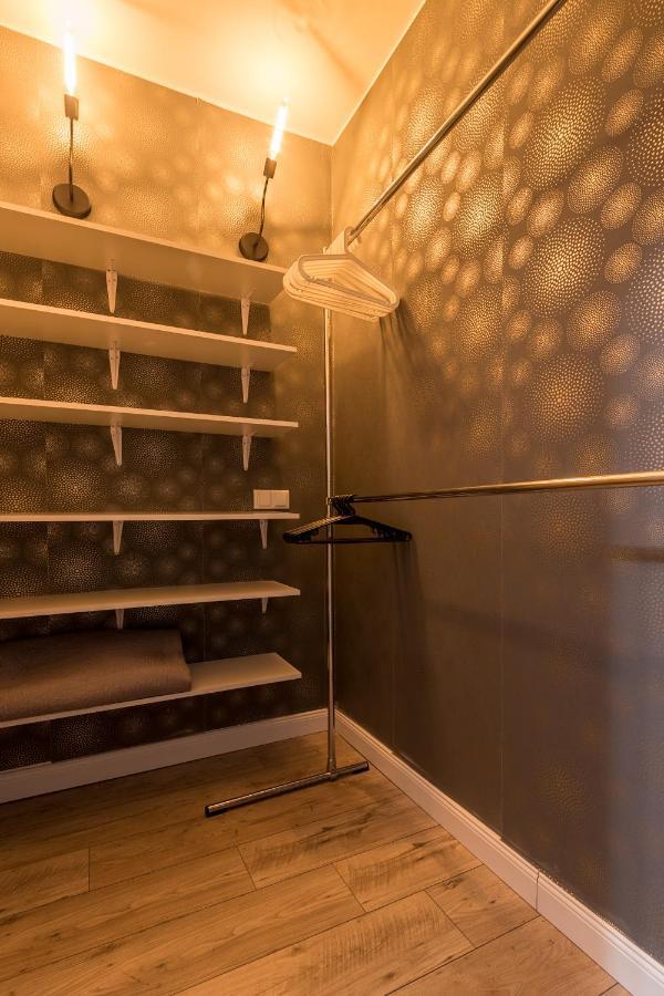 Kierbedzia 6 - Bezplatny Podziemny Parking - Free Parking - Piekny Ogrodek Z Tarasem - 2Km Lazienki Krolewskie - Wifi - Smart Tv 50 Cali - Good Apartments Varsavia Esterno foto