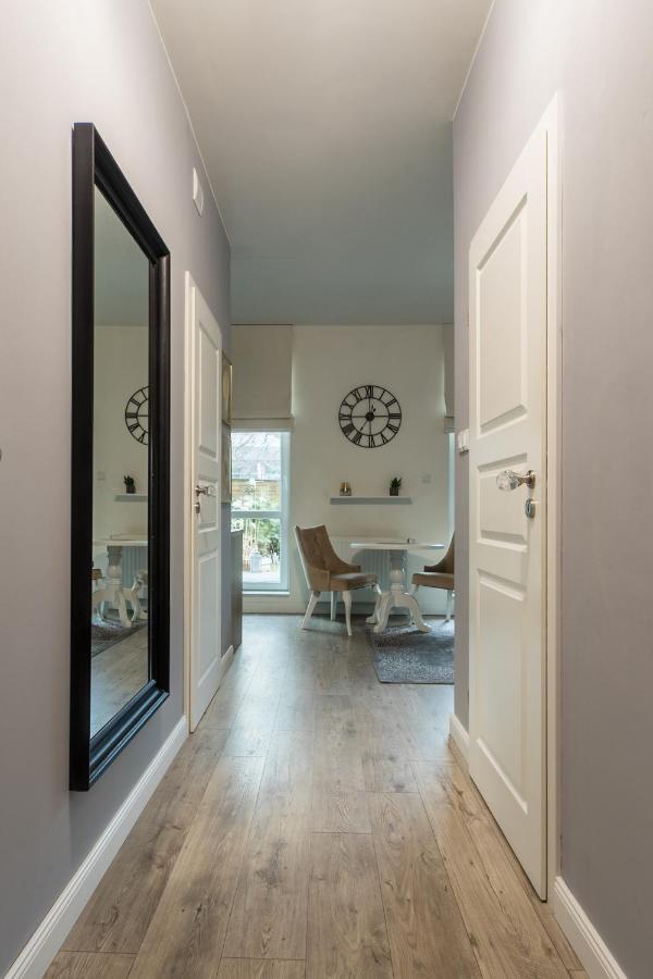 Kierbedzia 6 - Bezplatny Podziemny Parking - Free Parking - Piekny Ogrodek Z Tarasem - 2Km Lazienki Krolewskie - Wifi - Smart Tv 50 Cali - Good Apartments Varsavia Esterno foto
