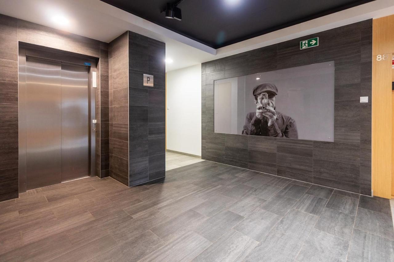 Kierbedzia 6 - Bezplatny Podziemny Parking - Free Parking - Piekny Ogrodek Z Tarasem - 2Km Lazienki Krolewskie - Wifi - Smart Tv 50 Cali - Good Apartments Varsavia Esterno foto