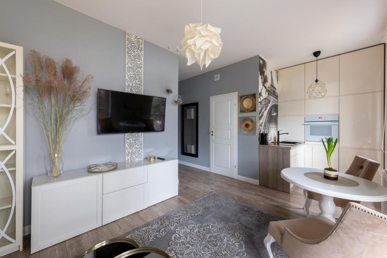 Kierbedzia 6 - Bezplatny Podziemny Parking - Free Parking - Piekny Ogrodek Z Tarasem - 2Km Lazienki Krolewskie - Wifi - Smart Tv 50 Cali - Good Apartments Varsavia Esterno foto