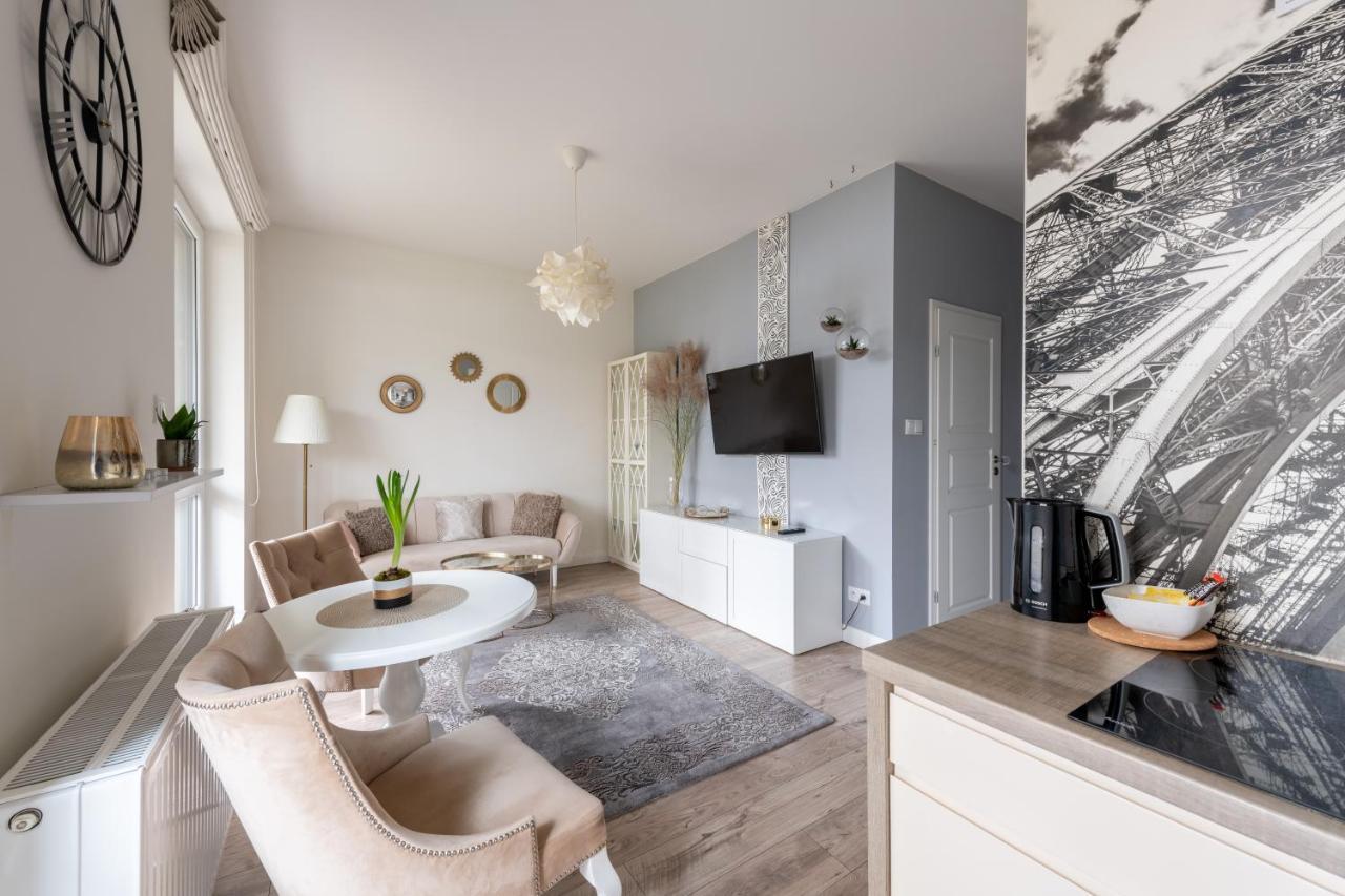 Kierbedzia 6 - Bezplatny Podziemny Parking - Free Parking - Piekny Ogrodek Z Tarasem - 2Km Lazienki Krolewskie - Wifi - Smart Tv 50 Cali - Good Apartments Varsavia Esterno foto