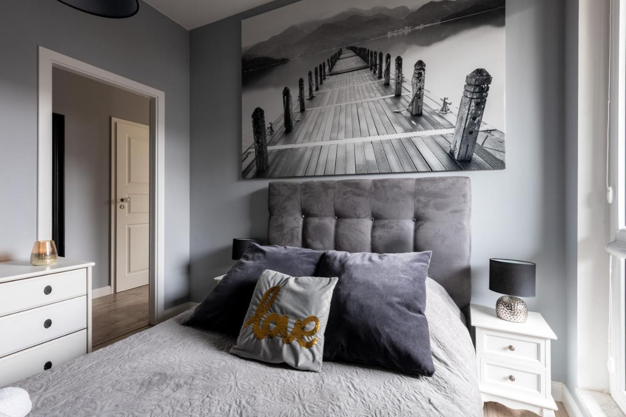 Kierbedzia 6 - Bezplatny Podziemny Parking - Free Parking - Piekny Ogrodek Z Tarasem - 2Km Lazienki Krolewskie - Wifi - Smart Tv 50 Cali - Good Apartments Varsavia Esterno foto