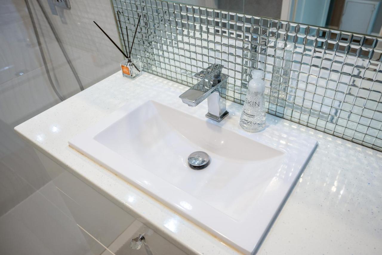 Kierbedzia 6 - Bezplatny Podziemny Parking - Free Parking - Piekny Ogrodek Z Tarasem - 2Km Lazienki Krolewskie - Wifi - Smart Tv 50 Cali - Good Apartments Varsavia Esterno foto